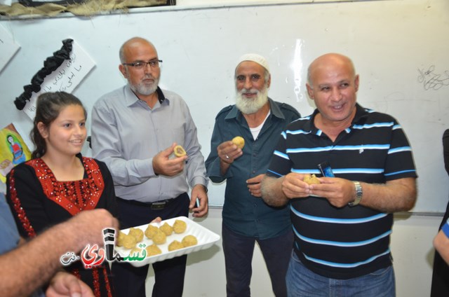 فيديو : الثانوية الجديدة تُبدع في اخراج تحفة فنية للفنان القسماوي عبد التمام ..ايها السادة .. هكذا يُحترم من اعطى للذكرى ..  